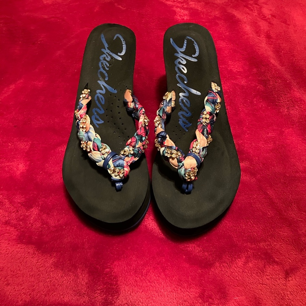 Woman’s Skechers cali9y2k plat form wedge bejeweled sandals